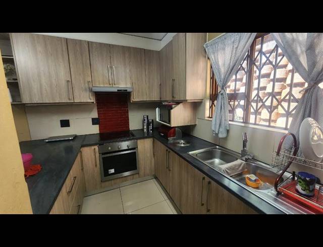 2 BEDROOM TOWNHOUSE FOR SALE IN GLENVISTA